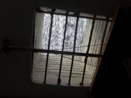 We had a room with skylight... Quite dofference from the 50 sqm suite in Shenyang.. But clean and cheap:)