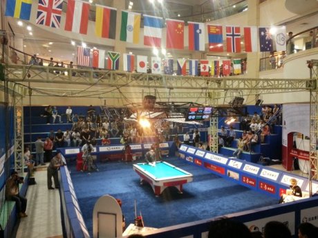 The Tv table ( this is were the big banner was displayed, on the outside) This is the semi with Alison Fisher on the right playing Han Yu.